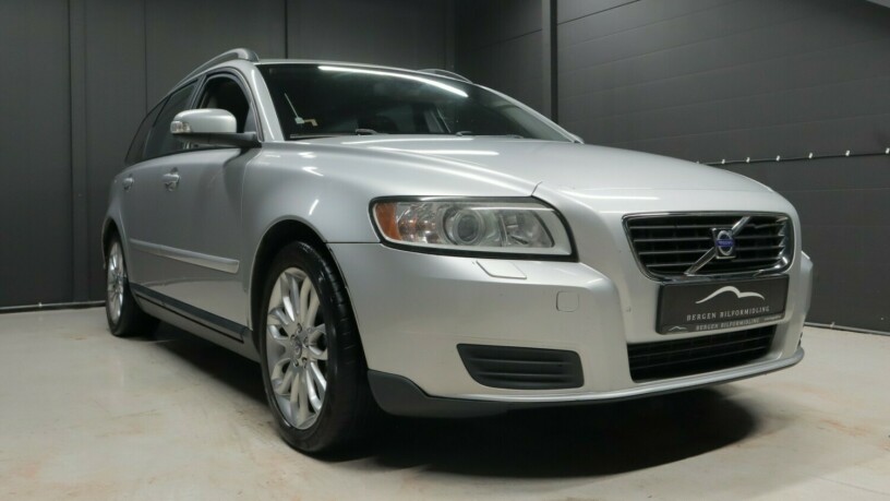 volvo-v50-diesel-2009-big-0