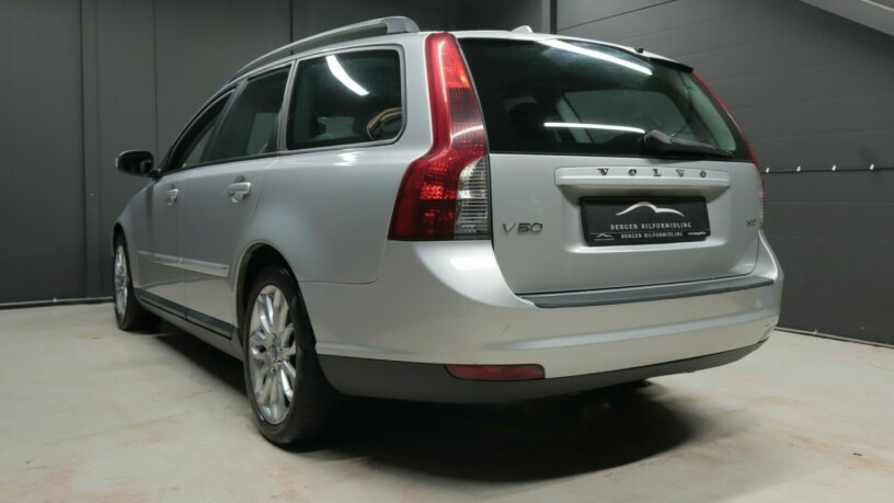 volvo-v50-diesel-2009-big-3