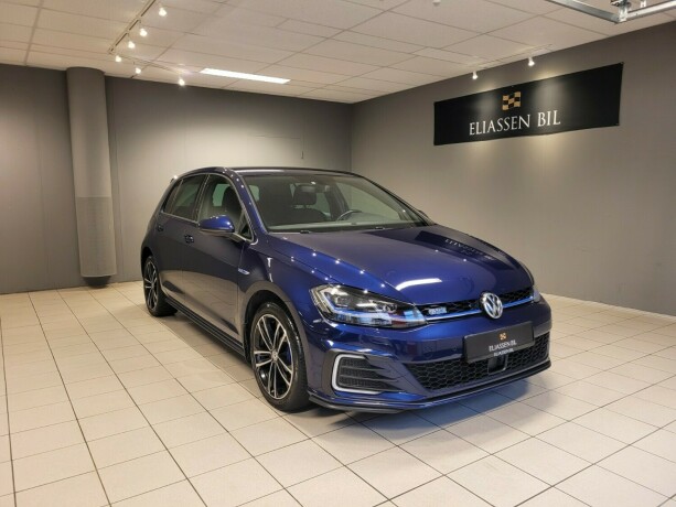 volkswagen-golf-elektrisitetbensin-2019-big-11