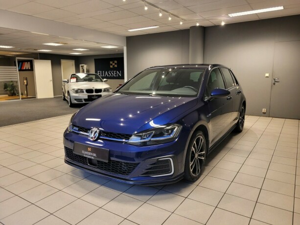 volkswagen-golf-elektrisitetbensin-2019-big-9