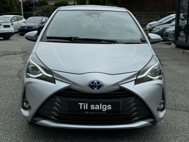 toyota-yaris-elektrisitetbensin-2020-big-1