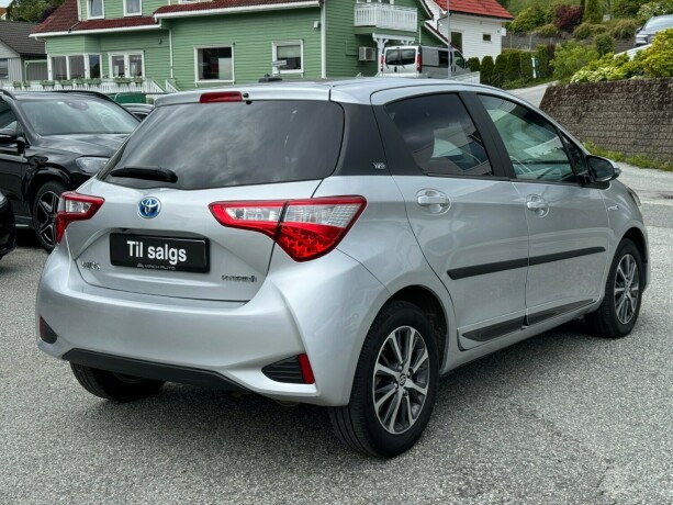 toyota-yaris-elektrisitetbensin-2020-big-5