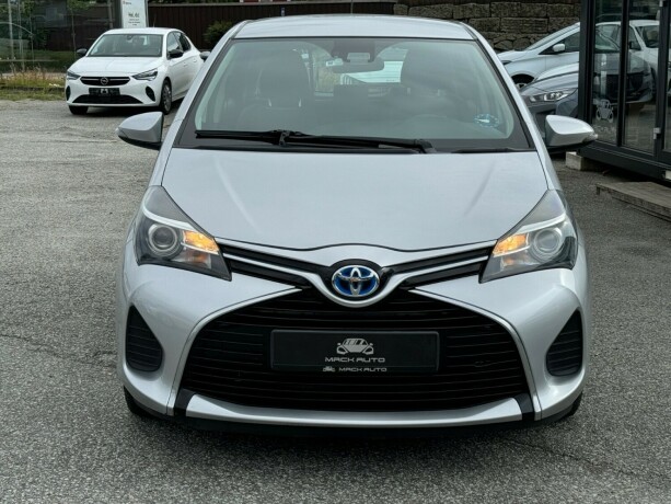 toyota-yaris-elektrisitetbensin-2016-big-1