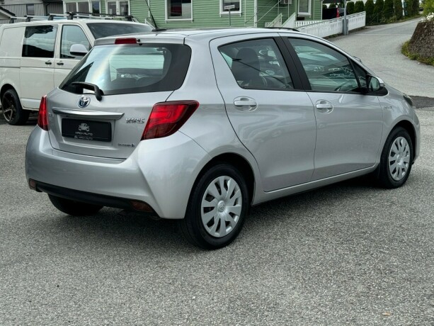 toyota-yaris-elektrisitetbensin-2016-big-4