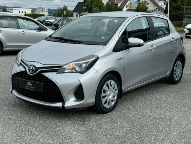 toyota-yaris-elektrisitetbensin-2016-big-2