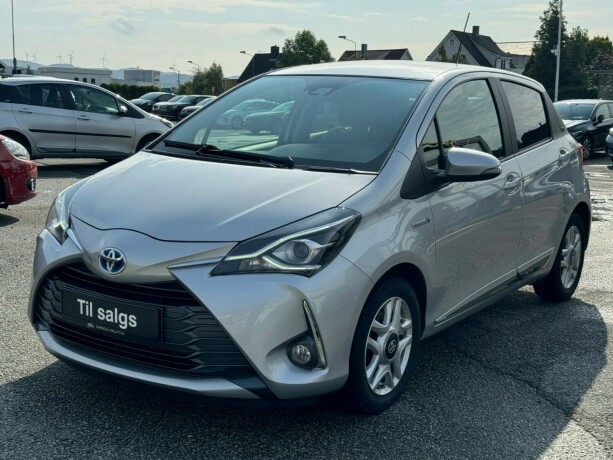 toyota-yaris-elektrisitetbensin-2020-big-0