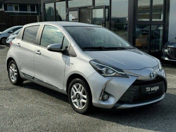 toyota-yaris-elektrisitetbensin-2020-big-2