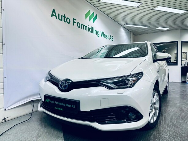 toyota-auris-elektrisitetbensin-2018-big-2