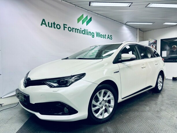 toyota-auris-elektrisitetbensin-2018-big-1