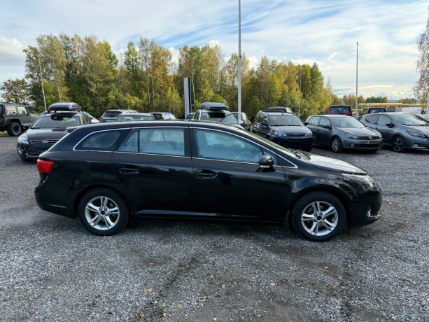 toyota-avensis-bensin-2012-big-3