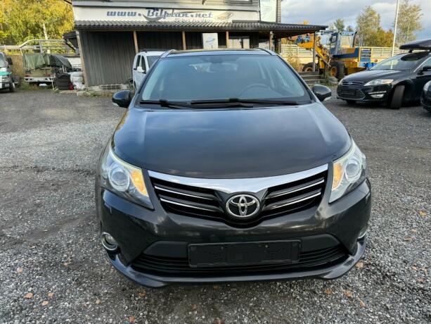 toyota-avensis-bensin-2012-big-1