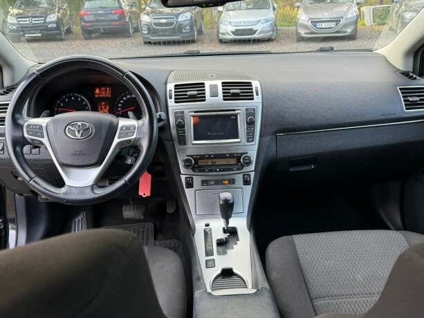 toyota-avensis-bensin-2012-big-12