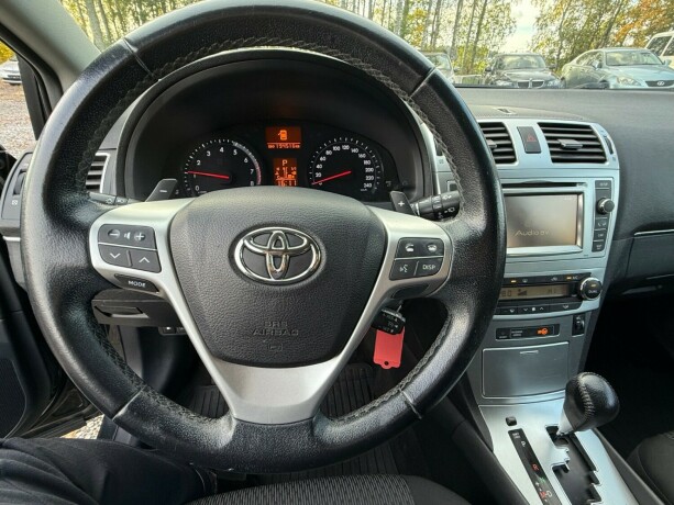 toyota-avensis-bensin-2012-big-9