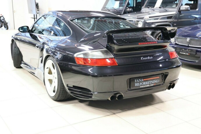 porsche-911-bensin-2001-big-1