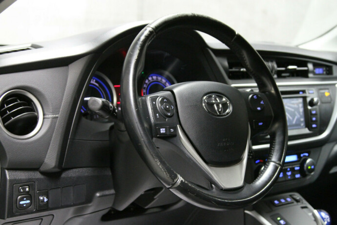 toyota-auris-bensin-2015-big-14