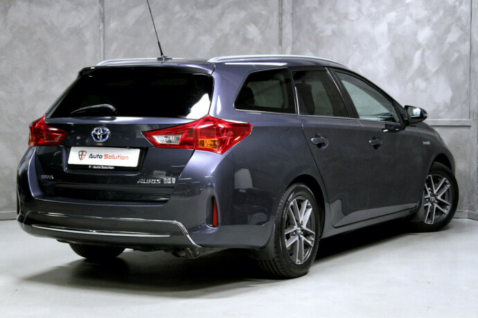 toyota-auris-bensin-2015-big-1