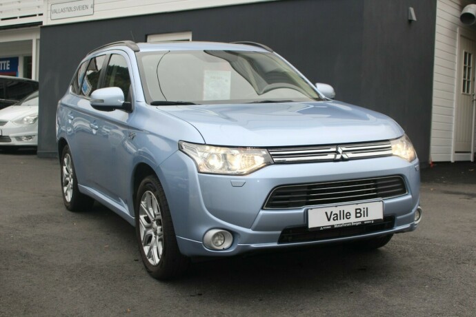 mitsubishi-outlander-elektrisitetbensin-2014-big-0