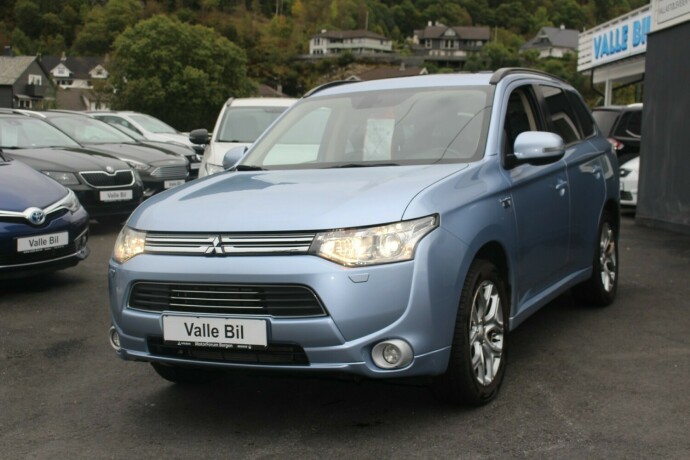 mitsubishi-outlander-elektrisitetbensin-2014-big-1