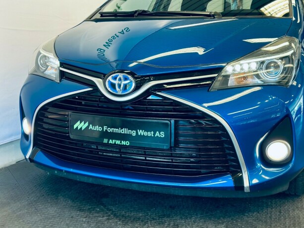 toyota-yaris-elektrisitetbensin-2015-big-3