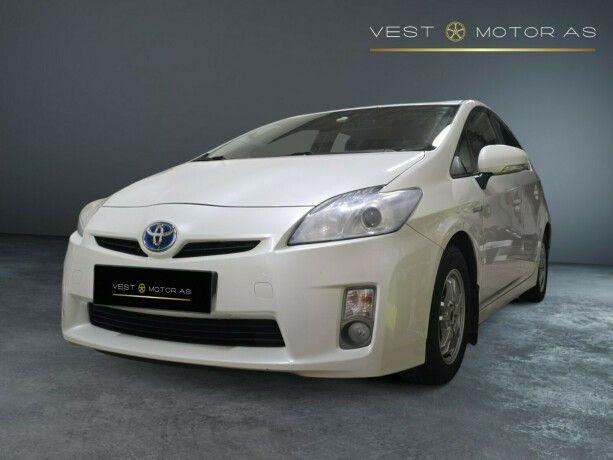 toyota-prius-bensin-2010-big-2