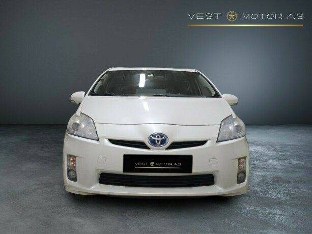 toyota-prius-bensin-2010-big-1