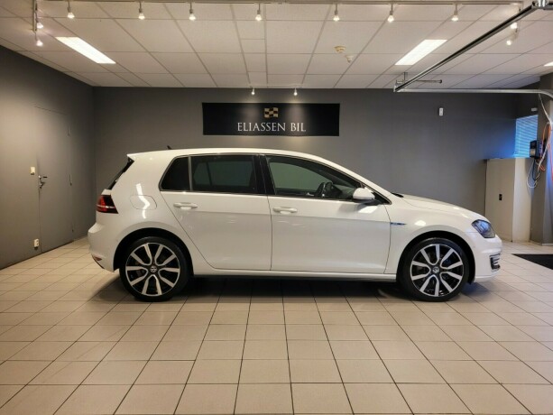 volkswagen-golf-elektrisitetbensin-2016-big-3