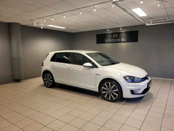 volkswagen-golf-elektrisitetbensin-2016-big-2