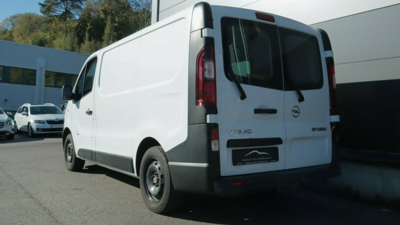 opel-vivaro-diesel-2016-big-3