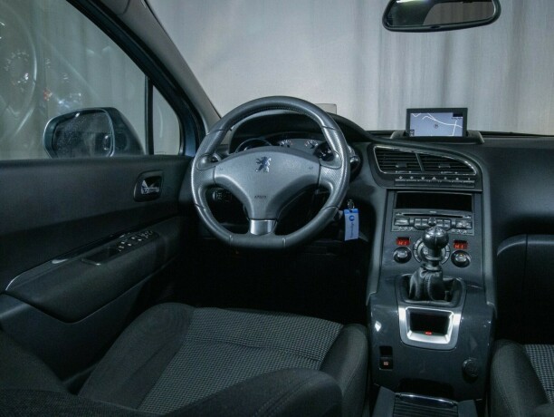 peugeot-5008-diesel-2010-big-36