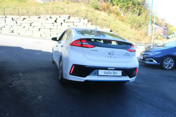 hyundai-ioniq-elektrisitetbensin-2017-big-3