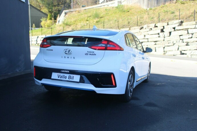 hyundai-ioniq-elektrisitetbensin-2017-big-4