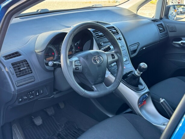 toyota-auris-diesel-2011-big-6