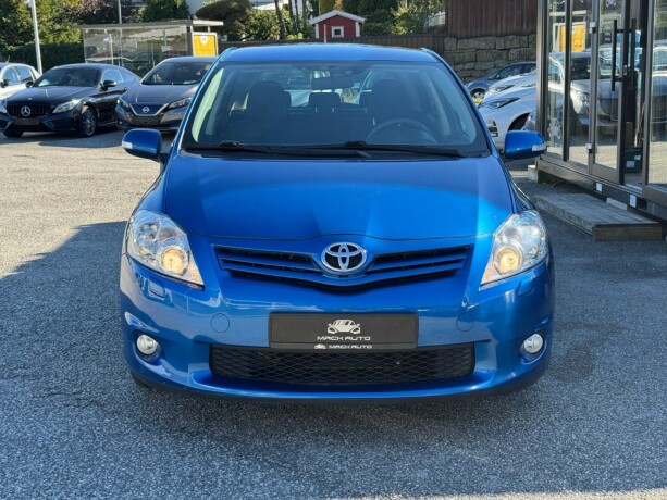 toyota-auris-diesel-2011-big-1