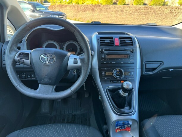 toyota-auris-diesel-2011-big-7