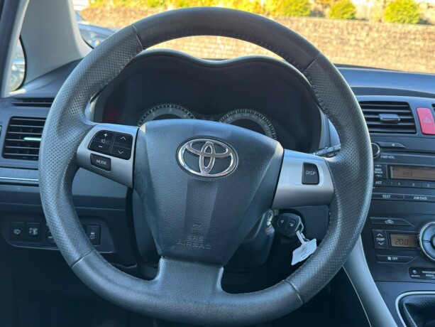 toyota-auris-diesel-2011-big-10