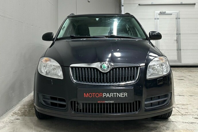 skoda-fabia-bensin-2009-big-1