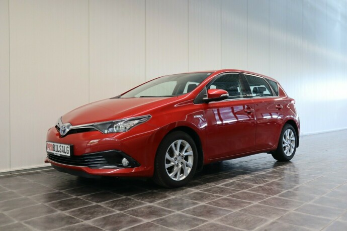 toyota-auris-elektrisitetbensin-2016-big-3