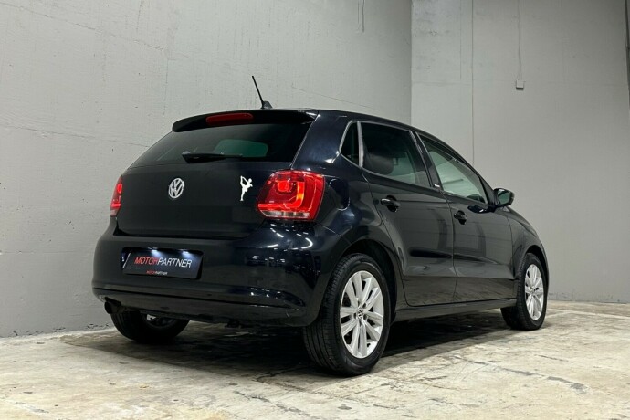 volkswagen-polo-bensin-2012-big-6