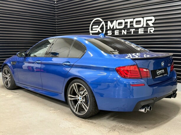 bmw-m5-bensin-2011-big-1