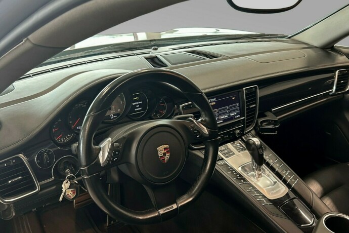 porsche-panamera-bensin-2012-big-7