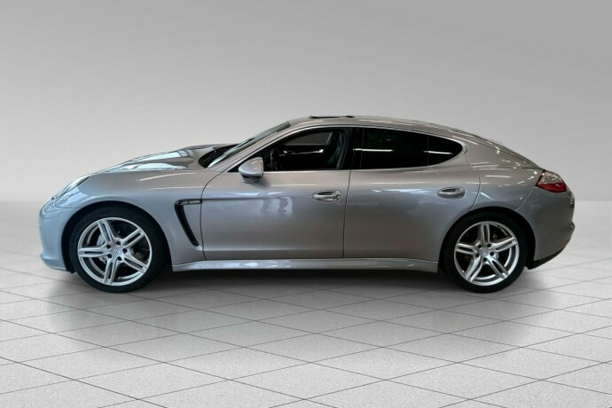 porsche-panamera-bensin-2012-big-2