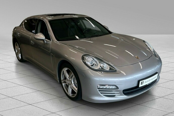 porsche-panamera-bensin-2012-big-0