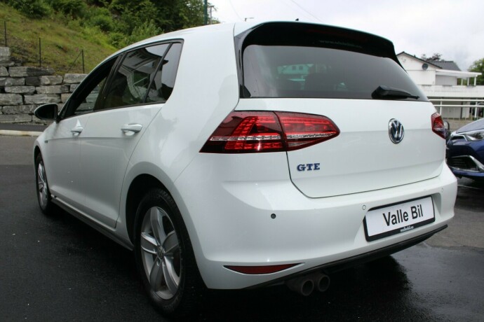 volkswagen-golf-elektrisitetbensin-2016-big-4