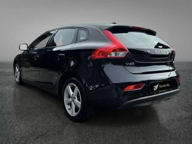 volvo-v40-diesel-2015-big-6