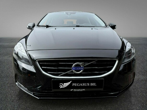 volvo-v40-diesel-2015-big-1