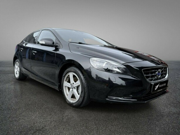 volvo-v40-diesel-2015-big-2