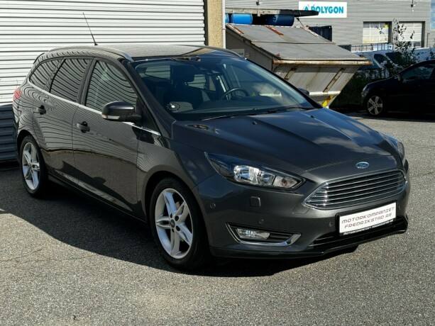 ford-focus-bensin-2016-big-1