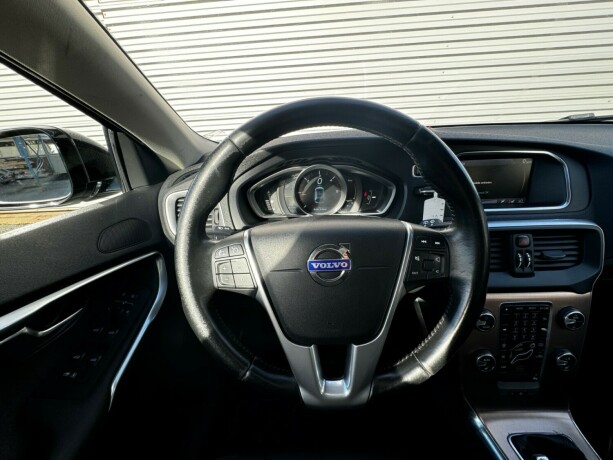 volvo-v40-cross-country-diesel-2014-big-15