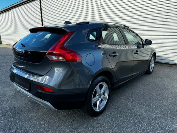 volvo-v40-cross-country-diesel-2014-big-3