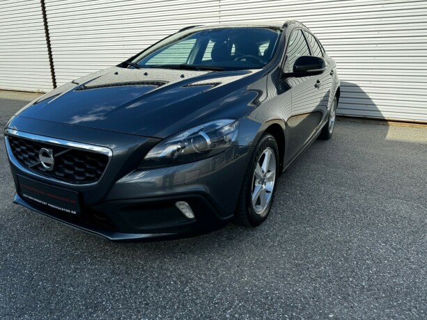 volvo-v40-cross-country-diesel-2014-big-0